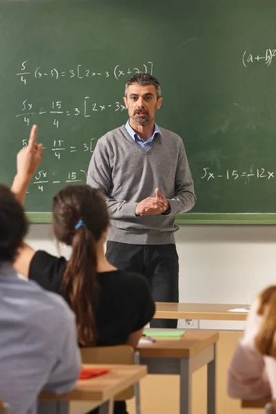 Matematiklärare Ger Lektioner Klassrum Med Elever Skolutbildning — Stockfoto