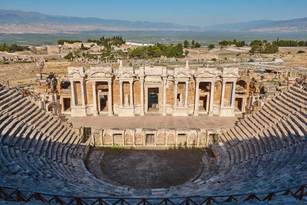 stock image Amphitheatre classic columns in Hierapolis archeology site. Pamukkale, Turkey