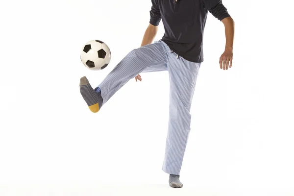 Молодой Человек Пижаме Играет Футбол Детали Ног Ночная Одежда — стоковое фото