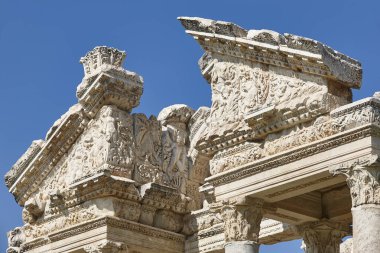 Aphrodisias 'taki Tetrapylon kalıntıları. Türkiye 'de arkeoloji tarihi