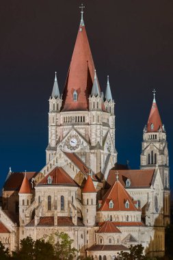 Katolik Gotik Kilisesi Viyana 'daki Assisi' li Aziz Francis. Avusturya
