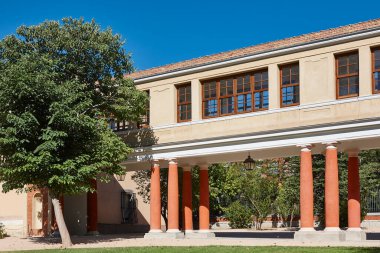 Tarihi Vista Alegre bahçe sarayı. Galeri ve sütunlar. Madrid, İspanya
