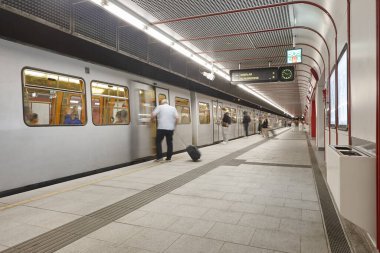 Viyana şehir merkezindeki metro istasyonu. Avusturya