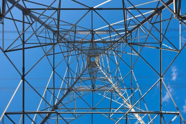 Güç hattı kulesi. Enerji endüstrisi. Endüstriyel elektrik. Yenilenebilir üretim