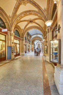 Viyana 'nın eski kasabasında tarihi Freyung geçidi dekore edilmiş. Alışverişe. Avusturya