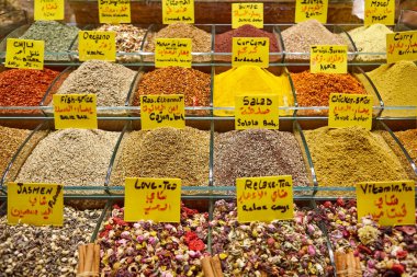 Farklı baharat türleri. Çay dükkanı çeşitleri ayrıntıları içerir.