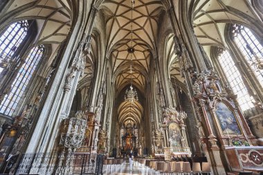 St. Stephans Gotik Katedrali. İç mekan. Viyana şehir merkezi. Avusturya