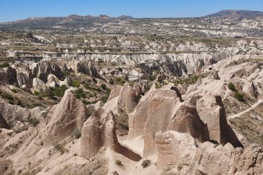 Cappadocia 'daki resimli kaya oluşum manzarası. Gül vadisi. Goreme, Türkiye
