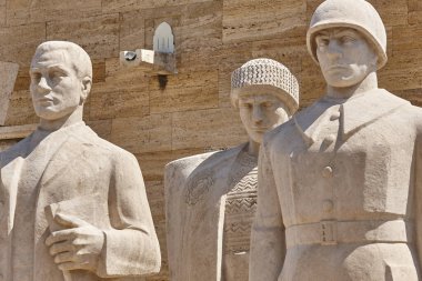 Ankara 'daki Atatürk anıt mezar heykelleri. Türkiye 'de tarihi yapı