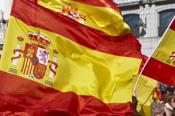 Spanische Flaggen Und Wappen Emblem Der Nation Spanien Stockbild