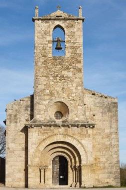 St. Maria de Porqueres 'in Roma kilisesi. Banyoles Gölü. Girona