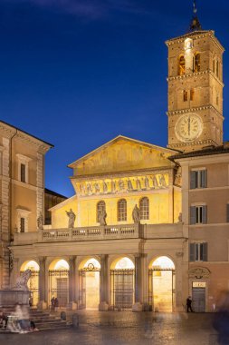 Trastevere Mahallesi 'ndeki St. Maria Kilisesi. Roma, İtalya