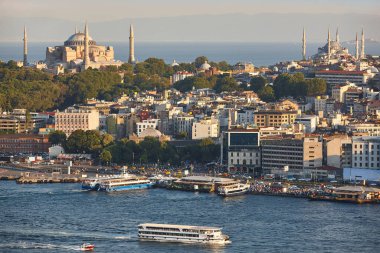 İstanbul şehir merkezi. Sultanahmet Mahallesi ve Altın Boynuz Boğazı. Türkiye