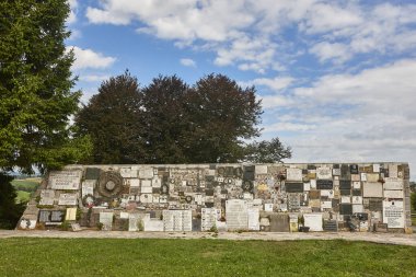 Mauthausen toplama kampı. İtalyan savaş esirleri ölüm anıtı. Avusturya
