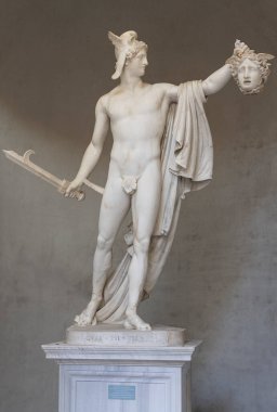 Perseus, Medusa kafalı muzaffer mermer heykeli. Vatikan, İtalya