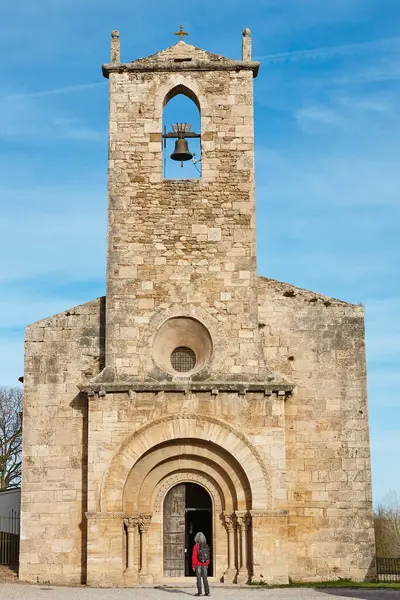 St. Maria de Porqueres 'in Roma kilisesi. Banyoles Gölü. Girona