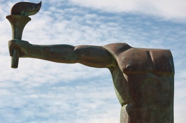 Lescala, Girona 'da olimpiyat meşalesi anıtı. Katalonya, Akdeniz kıyıları, İspanya