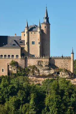 Segovia kale kuleleri. İspanya 'nın ortaçağ şehri