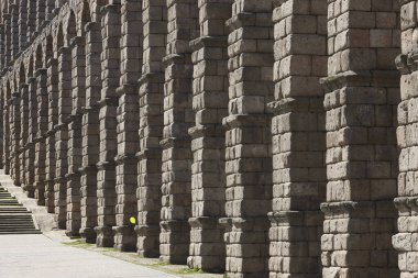 Segovia 'da Roma su kemeri. Tarihi eser mühendisliği. İspanya
