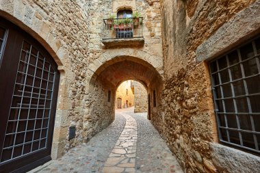 Geleneksel ortaçağ köyü Pals. Costa Brava, Girona, İspanya