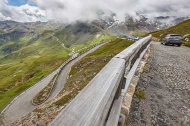 Grossglockner. Alp yılanı dağ yolu. Avusturya 'nın tarihi rotası