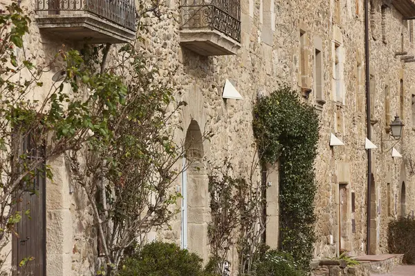 Monells 'in ortaçağ köyü. Girona, Costa Brava. Katalunya. İspanya