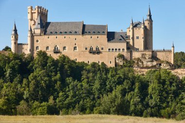 Segovia kale kuleleri. İspanya 'nın ortaçağ şehri