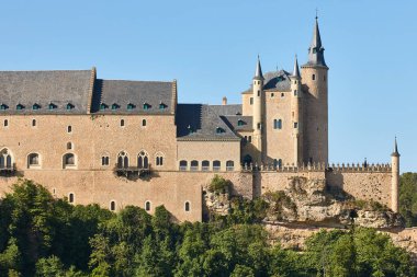 Segovia kale kuleleri. İspanya 'nın ortaçağ şehri