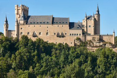 Segovia kale kuleleri. İspanya 'nın ortaçağ şehri