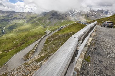 Grossglockner. Alp yılanı dağ yolu. Avusturya 'nın tarihi rotası