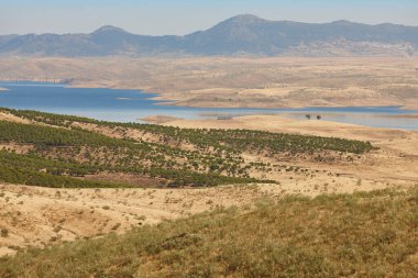 Badajoz 'daki rezervuarlı bir manzara. La Serena barajı. Extremadura, İspanya