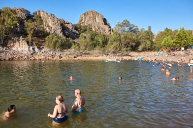 Extremadura 'daki resimli tatlı su plajı. Puerto Pena, Badajoz. İspanya