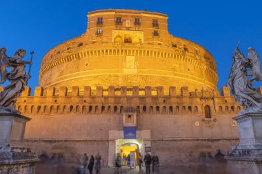St. Angelo Kalesi ve Bernini heykelleri. Roma şehir merkezi. İtalya