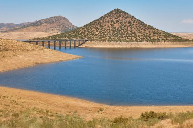 Sibirya Ekstremena 'daki göl manzarası. Masatrigo 'nun bakış açısı. Extremadura, İspanya