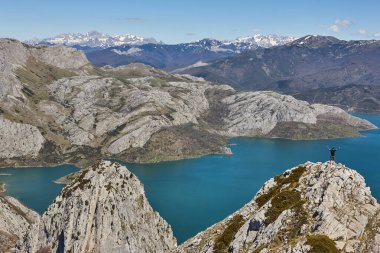 Picturesque reservoir and mountain landscape in Riano. Hikker. Spain