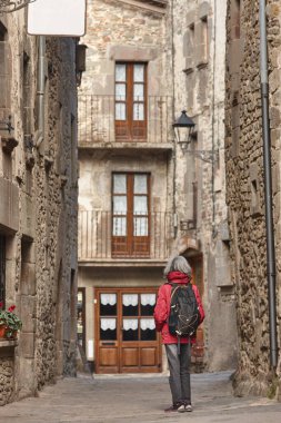 Resimli ortaçağ katalonya köyü Rupit. Barselona vilayeti. İspanya