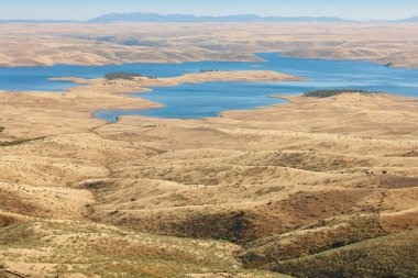 Extremadura 'daki göl manzarası. La Serena rezervuarı. Badajoz, İspanya