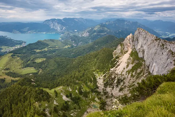 Mondsee Gölü ve Alp Dağları, Salzburg bölgesinde. Avusturya tarihi
