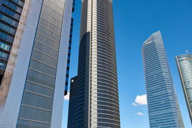 Madrid silueti. Beş kule alanı. Mali ve elçilik merkezi. İspanya