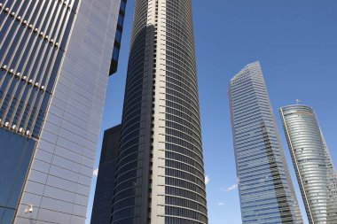 Madrid silueti. Beş kule alanı. Mali ve elçilik merkezi. İspanya