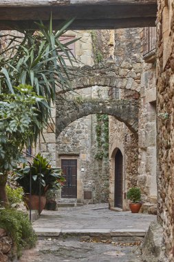 Geleneksel ortaçağ köyü Pals. Costa Brava, Girona, İspanya