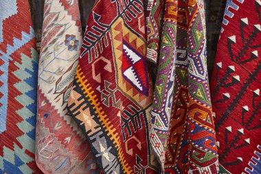 Geometrik renkli Türk halıları. Doğu halıları. 