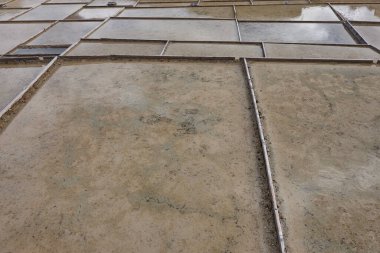 Bask Bölgesi 'nde antika tuz düzlükleri. Salinas de Anana. İspanya