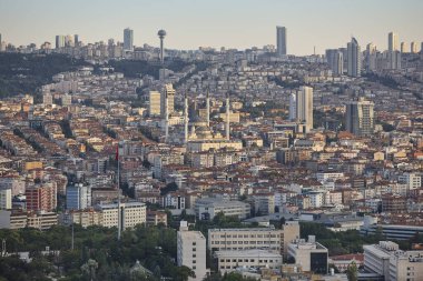 Ankara gün batımında ufuk çizgisi. Türk başkenti manzarası. Türkiye dönüm noktası