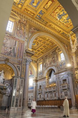 Saint John Lateran iç mekanının başyapıtı. Ayin kutlaması. Roma, İtalya
