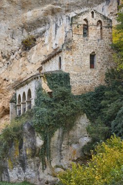 Tobera 'nın ortaçağ köyü. Antika şapel. Burgos, İspanya