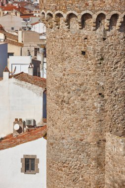 Tossa de Mar 'daki eski ortaçağ kulesi. Katalonya, İspanya