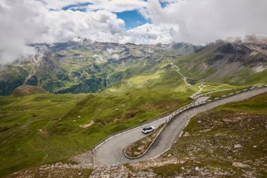 Grossglockner. Alp yılanı dağ yolu. Avusturya 'nın tarihi rotası