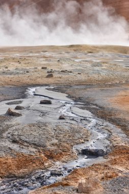 Aktif volkanik alan. Jeotermik bacalar sülfür suları. Krafla. İzlanda