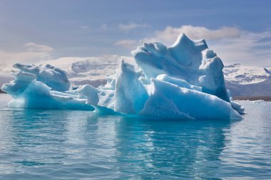 Buzdağları, göl ve karlı dağlar. Jokulsarlon, Güneydoğu bölgesi. İzlanda. 